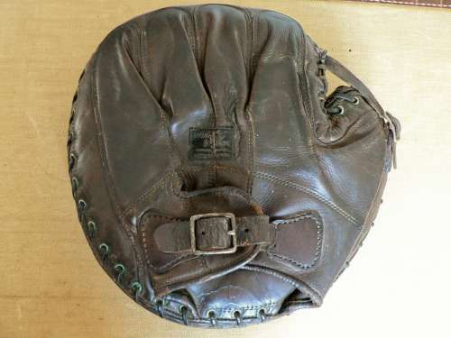 Stall & Dean Buckle Web Catchers Mitt Back